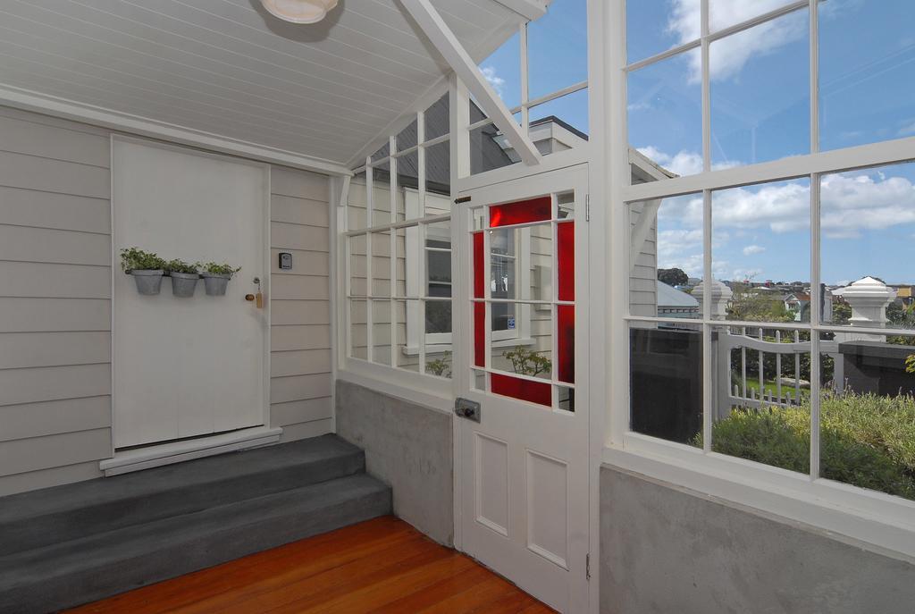 Historic Colenso Cottage Napier Room photo